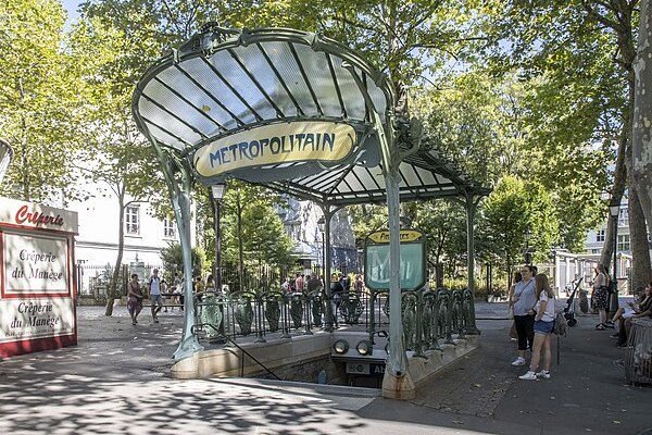Foto da entrada da estação ABBESSES de metrô em Montmartre