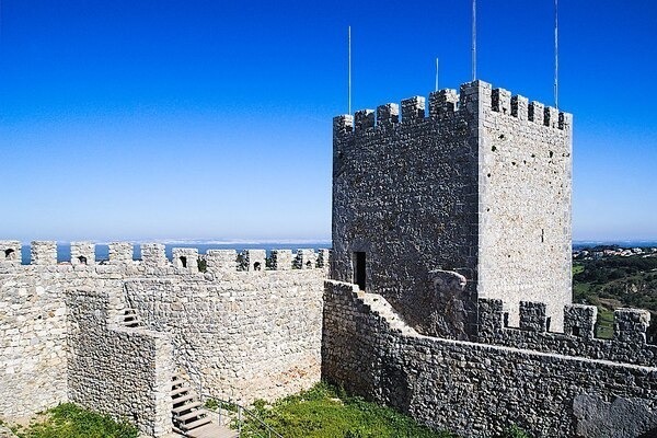 Uma das melhores atrações sobre o que fazer em Sesimbra: Castelo dos Mouros.