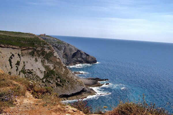 Foto do Cabo Espichel, um dos paraísos na região de Sesimbra, Portugal