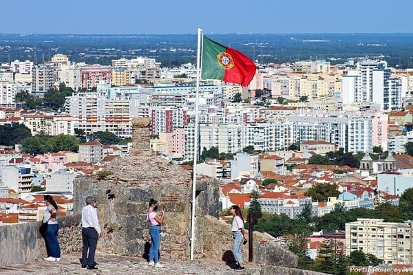 Foto da vista panorâmica proporcionada pelo Forte de São Filipe, em Portugal