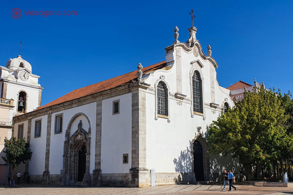Foto da Igreja de São Julião, uma das principais sugestões sobre o que fazer em Setúbal, Portugal
