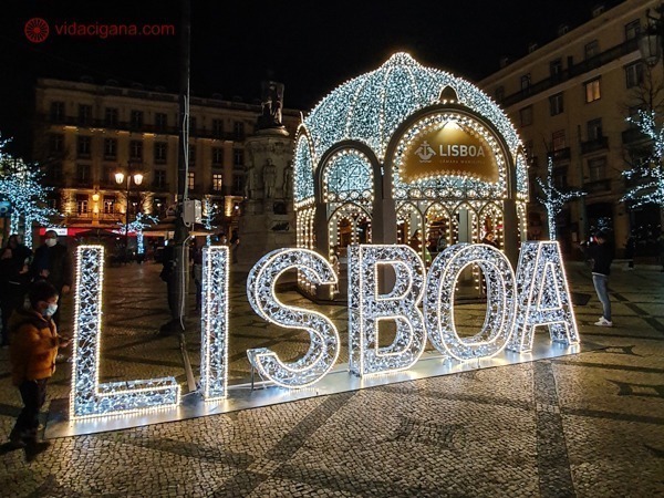 Decoração de natal na Praça de Camões. 