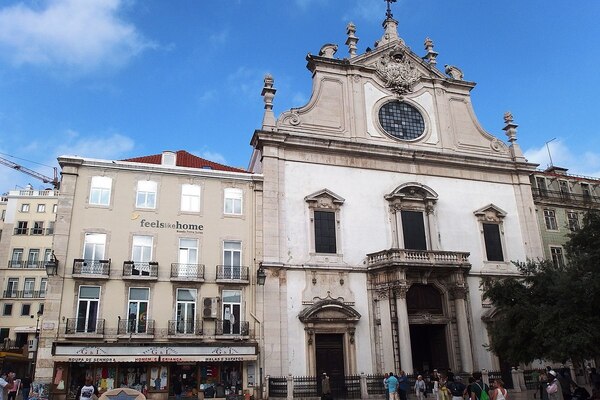 Foto da fachada da Igreja de São Domingos, em Lisboa, na região do Rossio