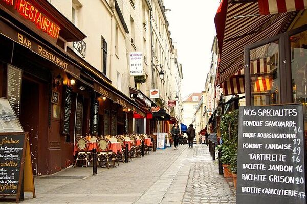 Bares e restaurantes na Rue Mouffetard