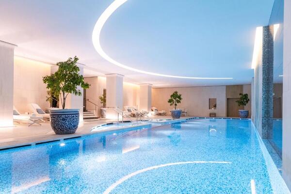 Um hotel com piscina em Paris de muita qualidade - Hotel The Peninsula