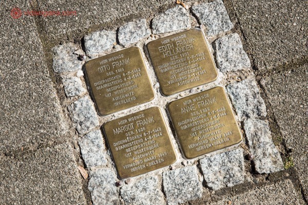 Os tijolos dourados do Holocausto de Otto Frank, Edith, Margot e Anne Frank