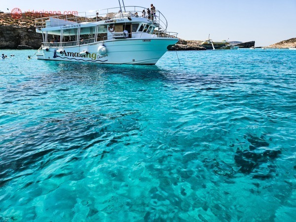 Um dos melhores passeios para a Ilha de Gozo é ir à Blue Lagoon e mergulhar por estas águas límpidas e claras