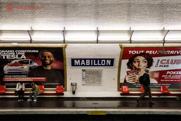 O interior da estação de metrô Mabillon