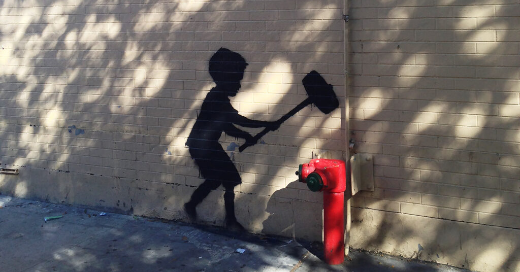 A arte de Banksy em um dos edifícios entre a 79th Street e a Broadway, no Upper West Side.