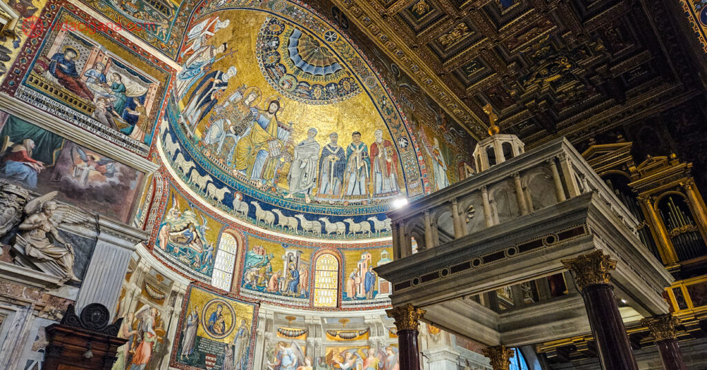 Mural pintado no teto da Basílica di Santa Maria in Trastevere, igreja em Roma. 