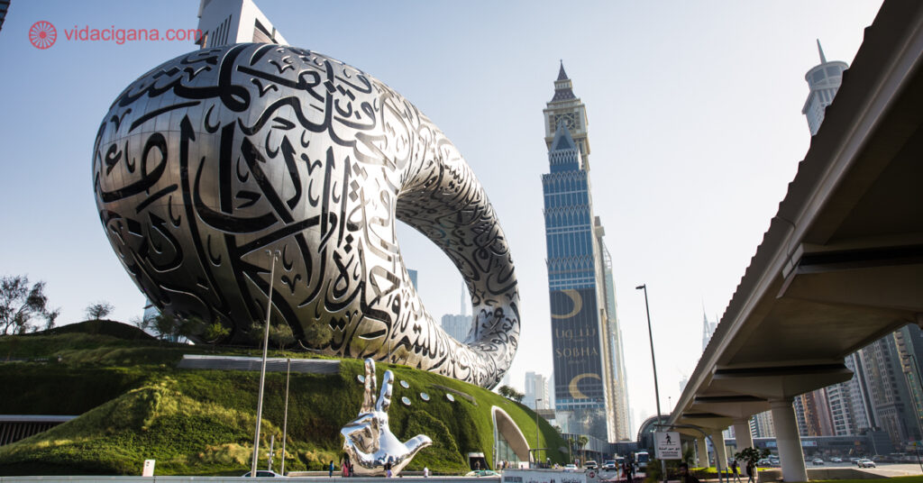 Dubai e seu novo museu do futuro, com uma arquitetura completamente inusitada