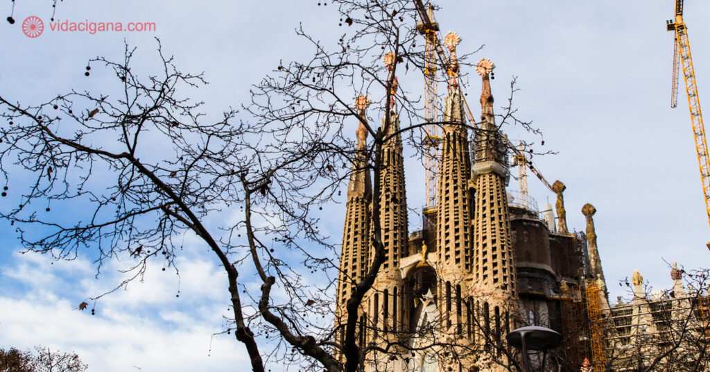 Parte da fachada da Sagrada Família, obra de Gaudí em Barcelona. 