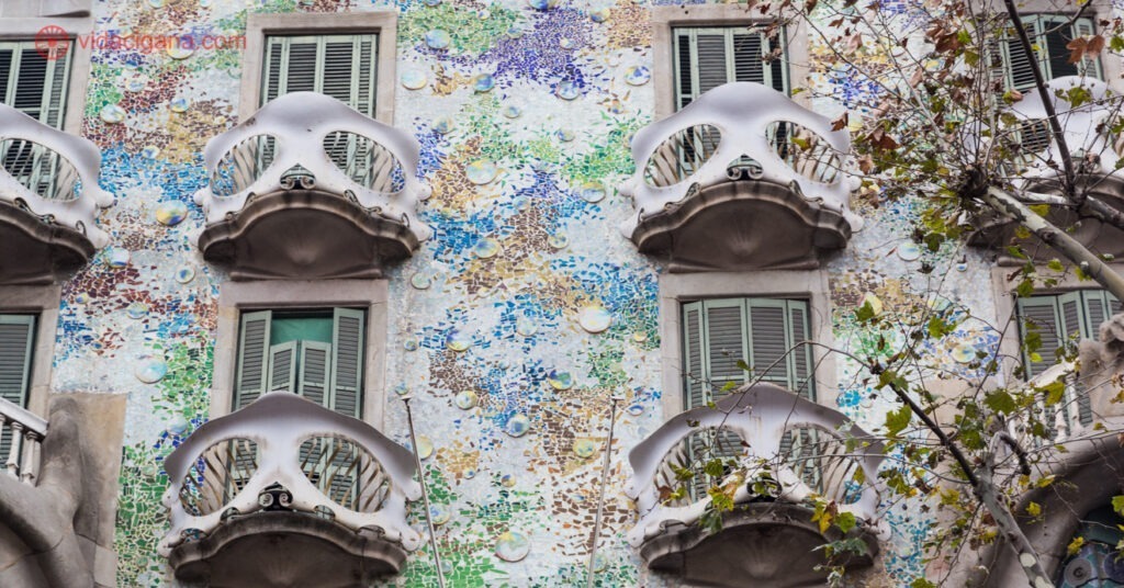 Janelas da Casa Battló, obra de Antoní Gaudí em Barcelona.