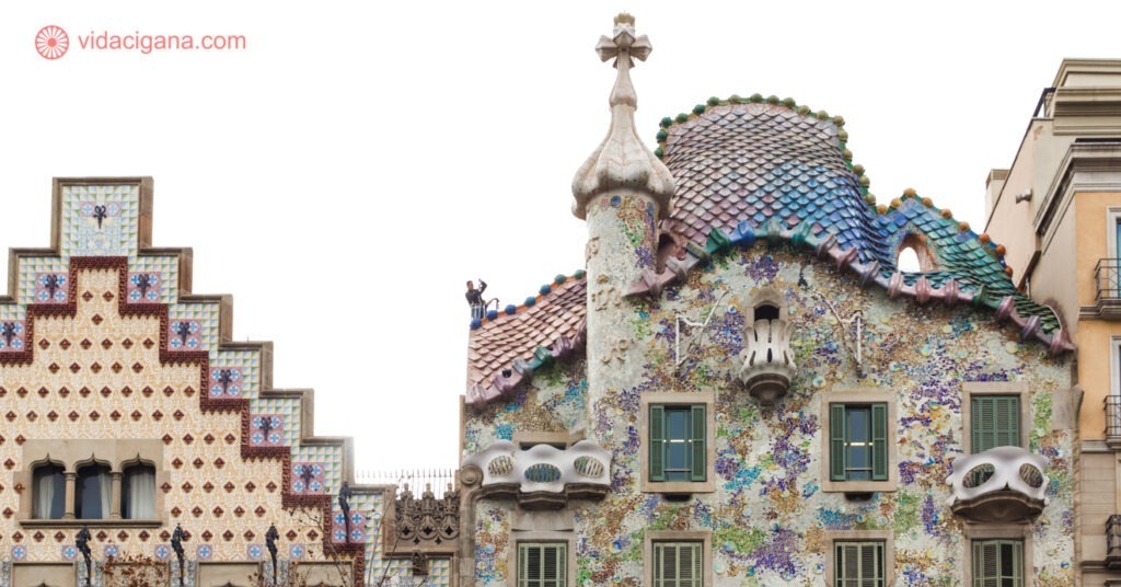 A Casa Batlló é um exemplo da arquitetura colorida de Gaudí. 