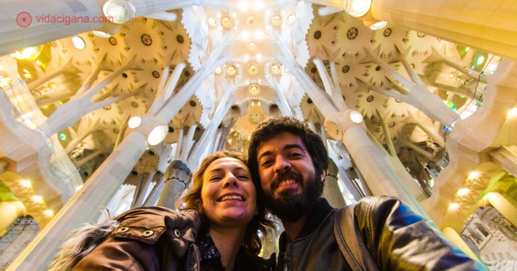Nós no interior da Sagrada Família, com o teto atrás