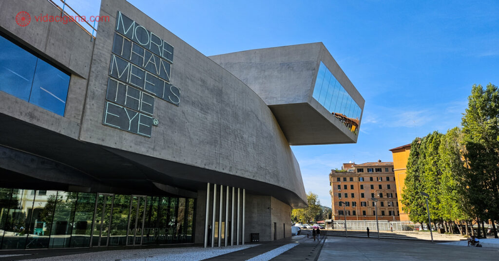 Fachada do museu em roma MAXXI. 