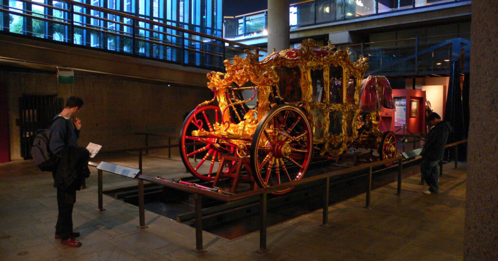 Carruagem antiga exposta no Museum of London.