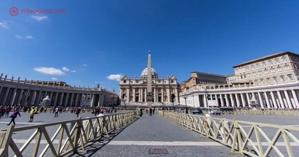 Vista da chegada à Praça São Pedro, uma das principais opções para o que fazer no Vaticano.