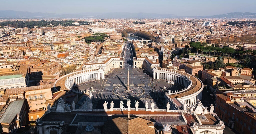 A vista do Vaticano quando ao alto da cúpula. 