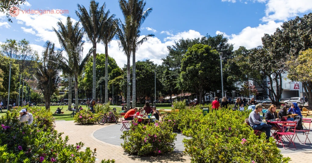 O Parque de la 93 com todo seu espaço verde e super agradável.