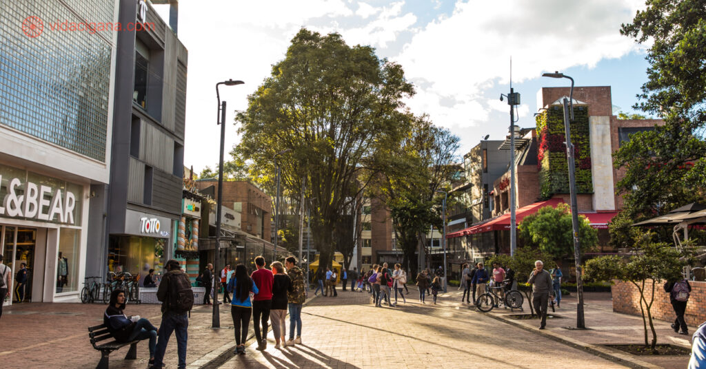 A badalada Zona T, cheia de lojas e restaurantes descolados.