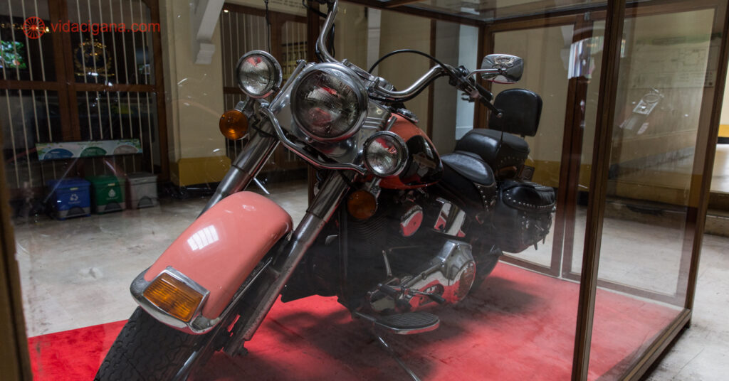 Harley Davidson pertencente a Pablo Escobar no Museo de la Policía.