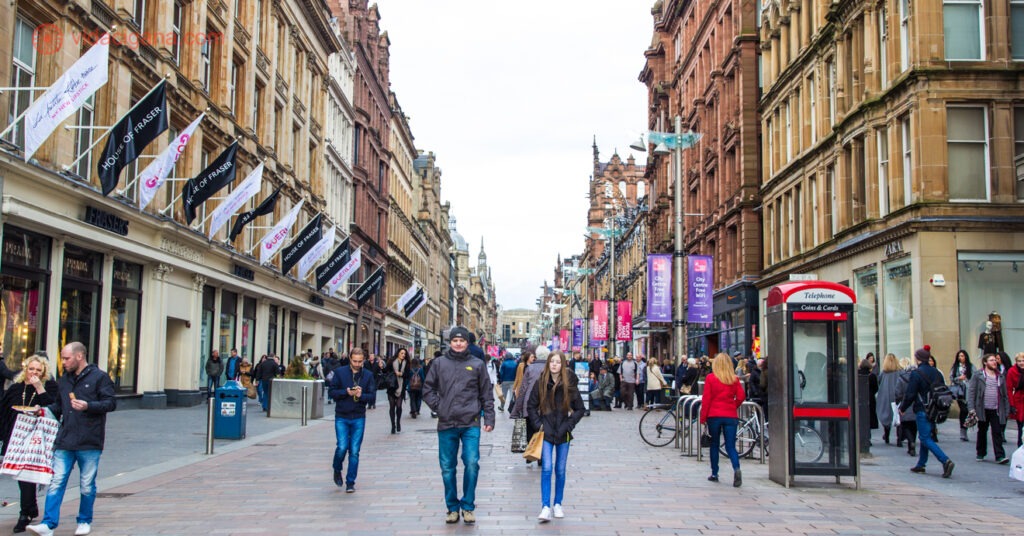 A Buchanan Street, a rua mais famosa de Glasgow, na Escócia.
