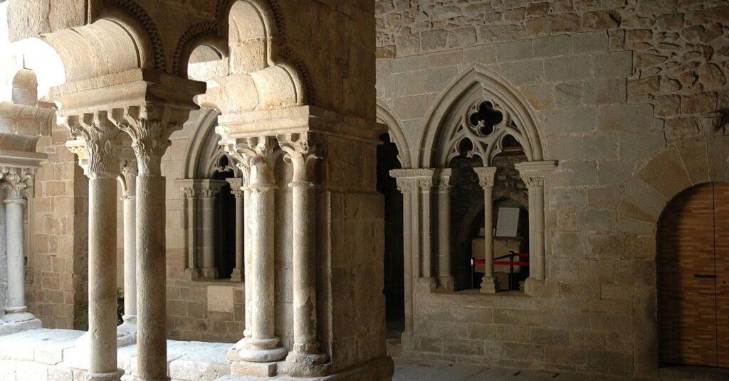 Estrutura externa da igreja Sant Pau del Camp, uma das mais antigas de Barcelona. 