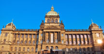 Panorâmica do Museu Nacional de Praga, um dos itens de nossa lista de 11 museus em praga para visitar.