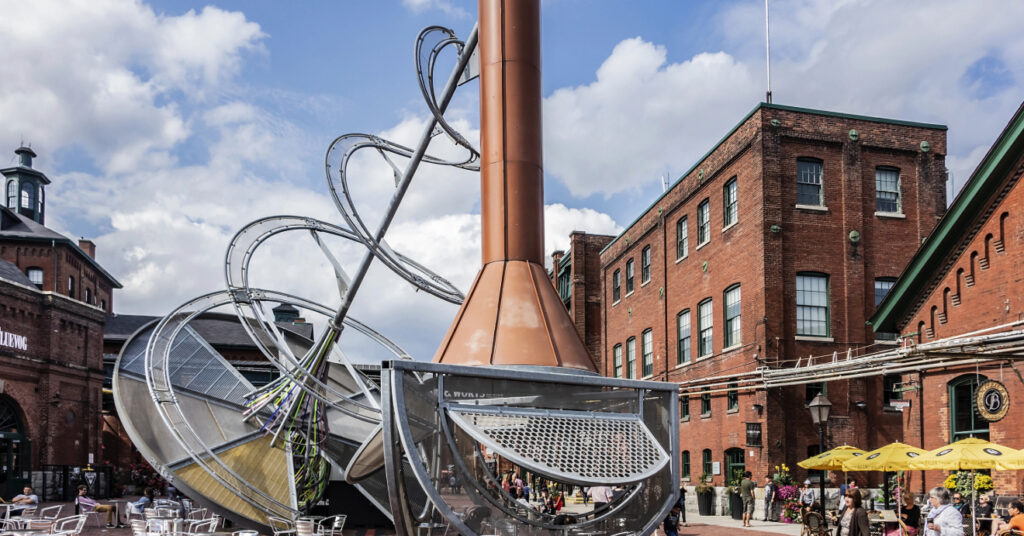 Instalação artística na Distillery District.