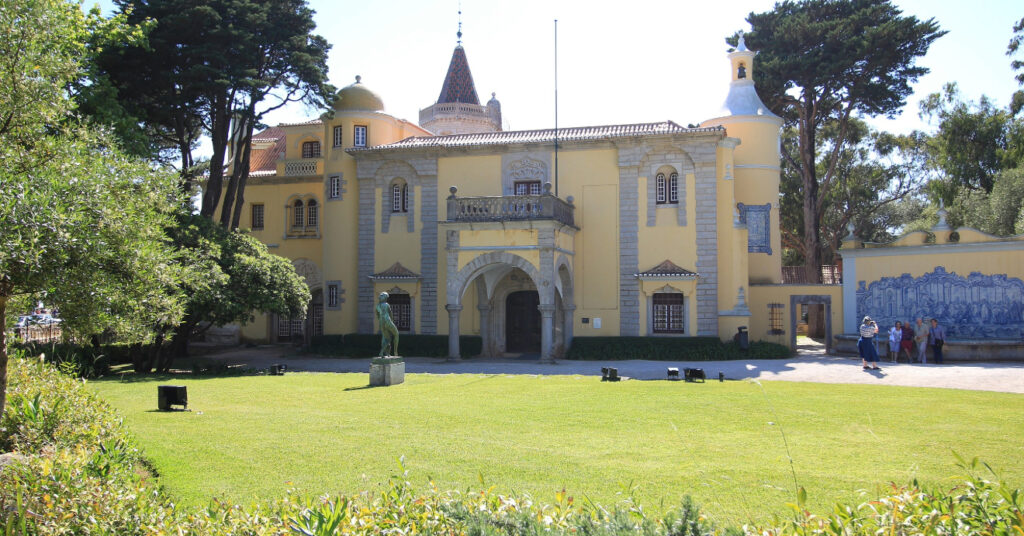 Fachada do Museu Condes de Castro Guimarães, em Cascais. 