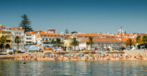 Panorama de praia em Cascais.